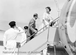 Queen Elizabeth II & HRH emplaning at Renmark South Australia.jpg